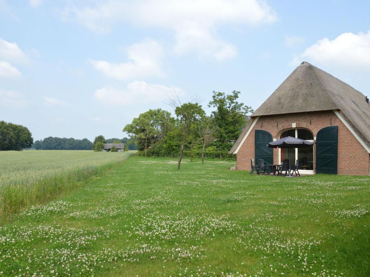 Staying In A Thatched Barn With Box Bed Beautiful View Region Achterhoek Geesteren  Exterior photo